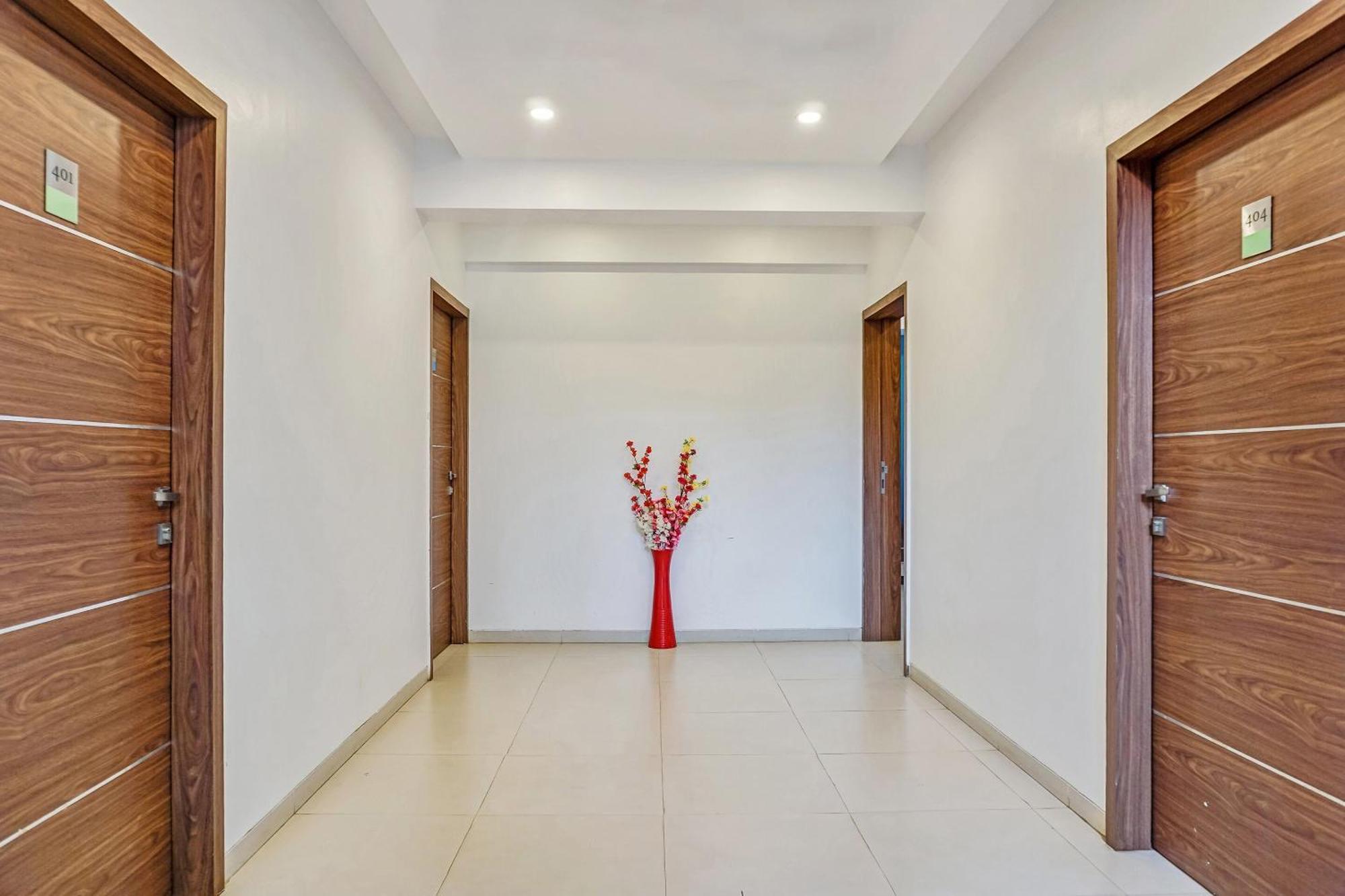 Super Townhouse The Upper Room Near Pune Airport Lohogaon Bagian luar foto