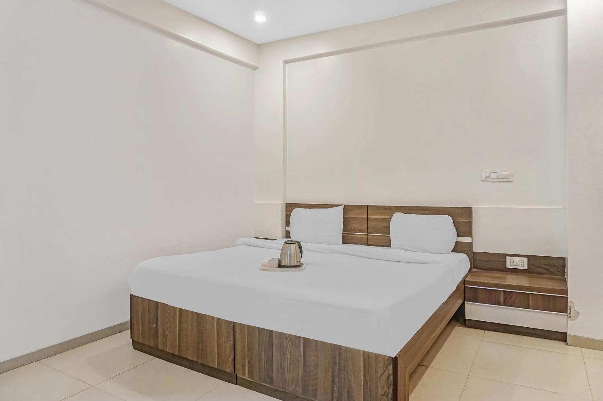 Super Townhouse The Upper Room Near Pune Airport Lohogaon Bagian luar foto