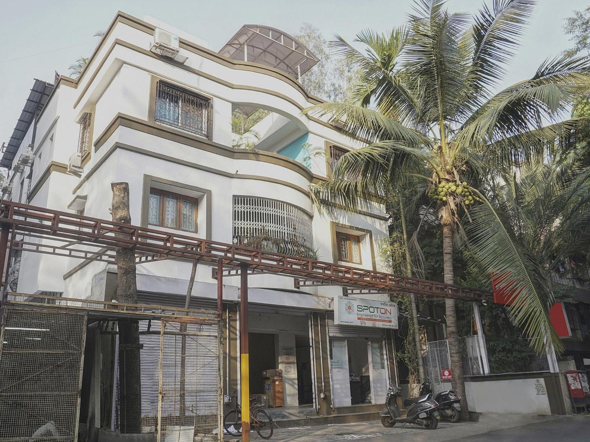 Super Townhouse The Upper Room Near Pune Airport Lohogaon Bagian luar foto