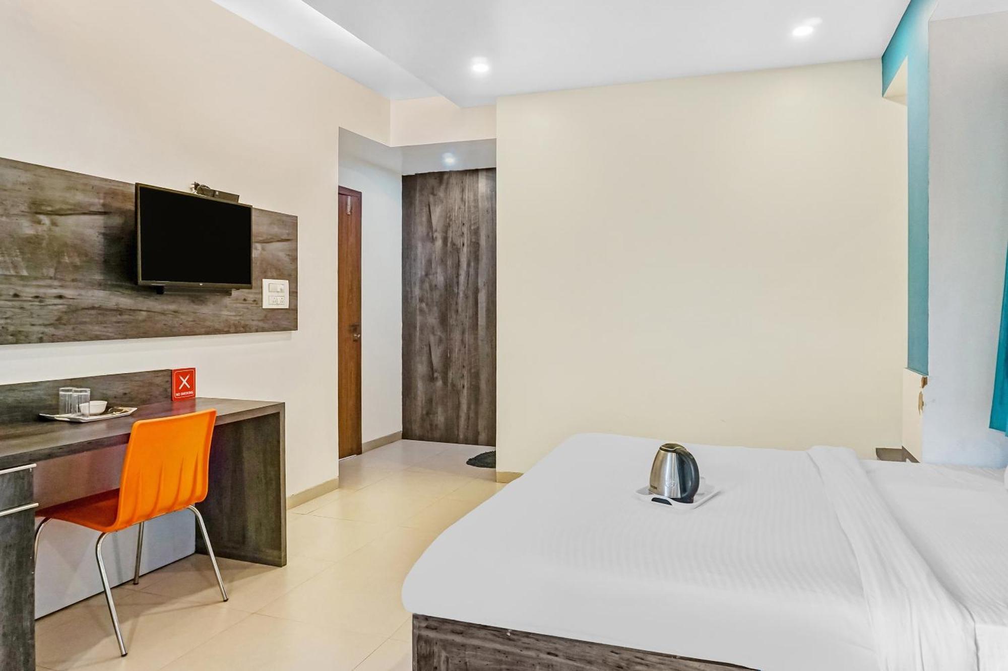 Super Townhouse The Upper Room Near Pune Airport Lohogaon Bagian luar foto
